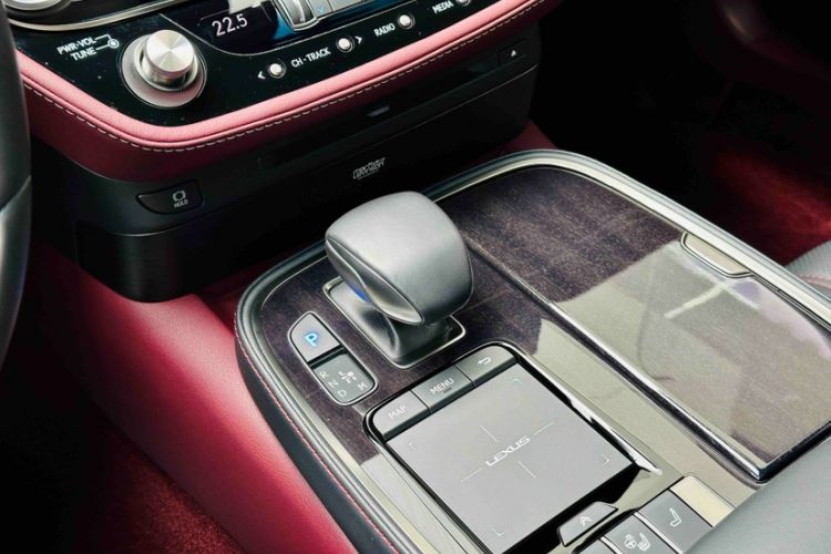 Used Lexus LS 2021 500h Executive Edition Interior 7