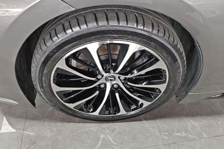 Used Lexus LS 2021 500h Excellence Edition Left Front Wheel Hub