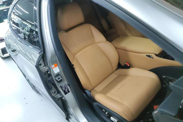 Used Lexus LS 2021 500h Excellence Edition Right Front Seat