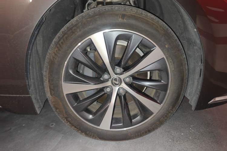 Used Lexus LS 2021 500h Excellence Edition Right Front Wheel Hub