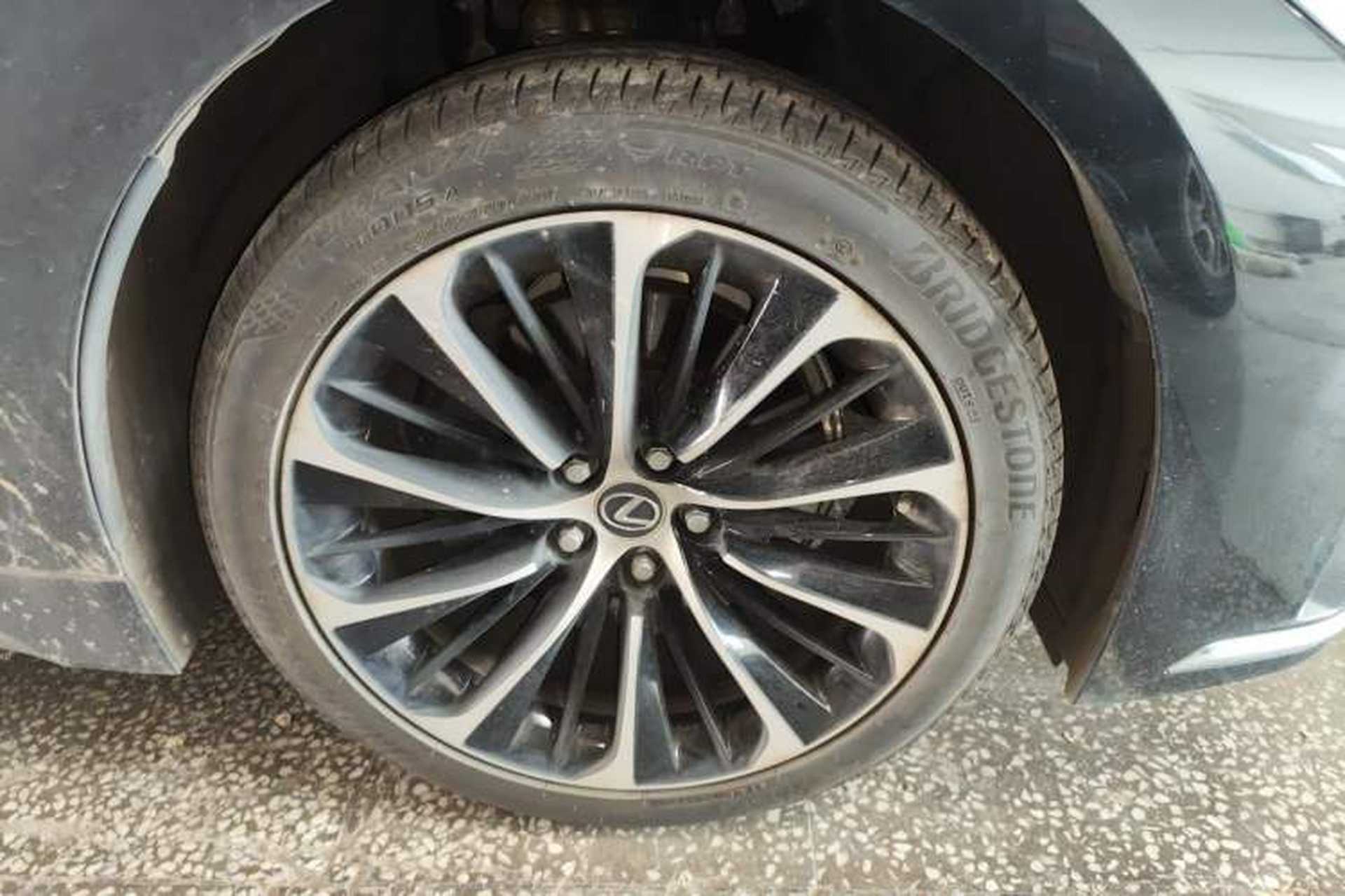 Used Lexus LS 2021 500h Executive Edition Right Front Wheel Hub