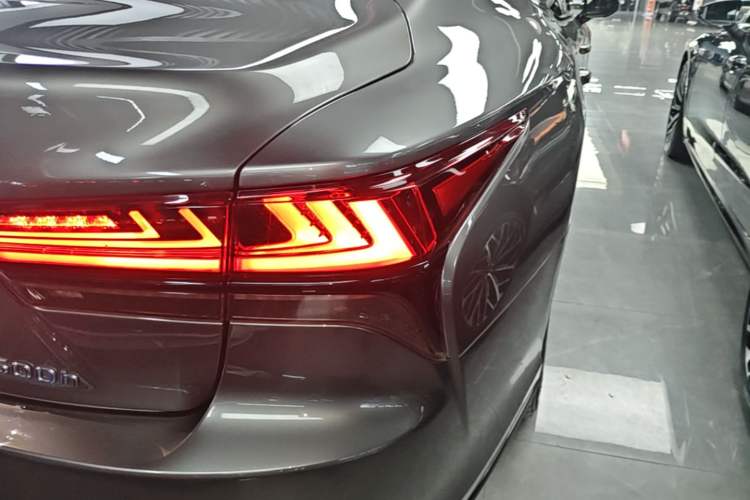 Used Lexus LS 2021 500h Excellence Edition Right Rear Taillight