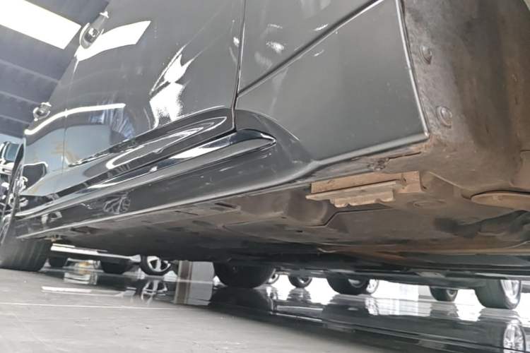 Used Lexus LS 2021 500h Excellence Edition Right Side Sill
