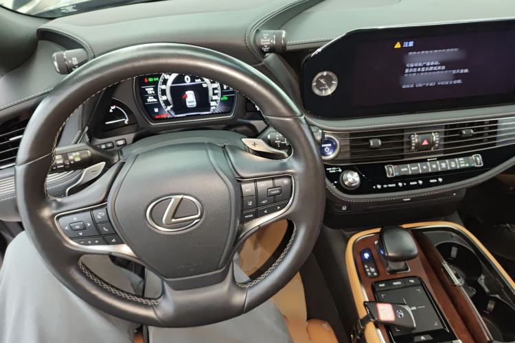 Used Lexus LS 2021 500h Excellence Edition Center Console