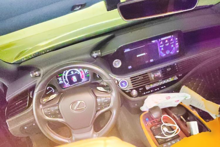 Used Lexus LS 2021 500h Excellence Edition Center Console