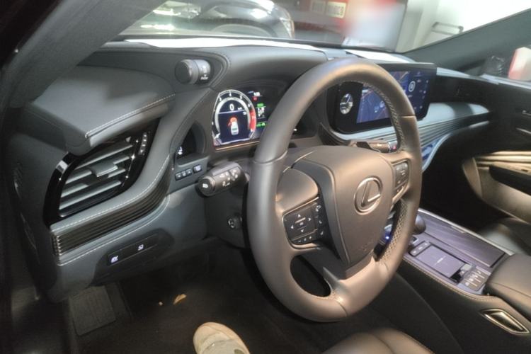 Used Lexus LS 2021 500h Excellence Edition Center Console