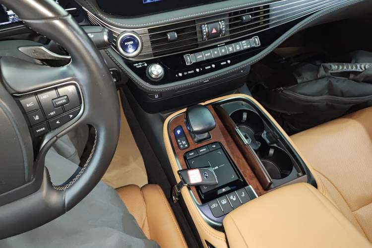 Used Lexus LS 2021 500h Excellence Edition Gear Lever