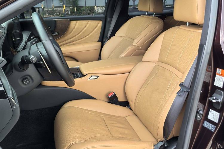 Used Lexus LS 2021 500h Excellence Edition Interior 2