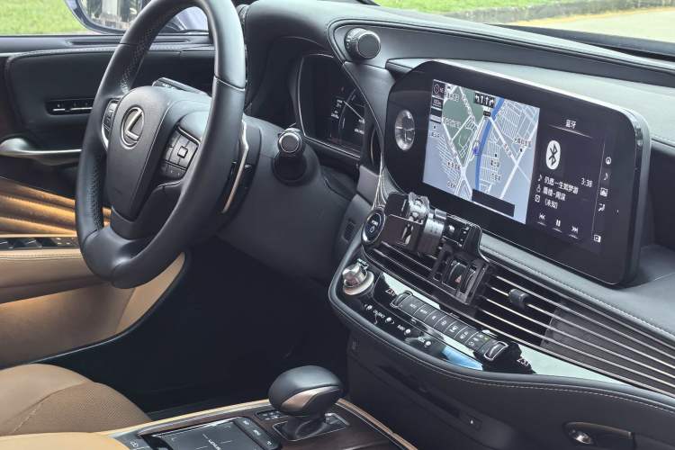 Used Lexus LS 2021 500h Excellence Edition Interior 3
