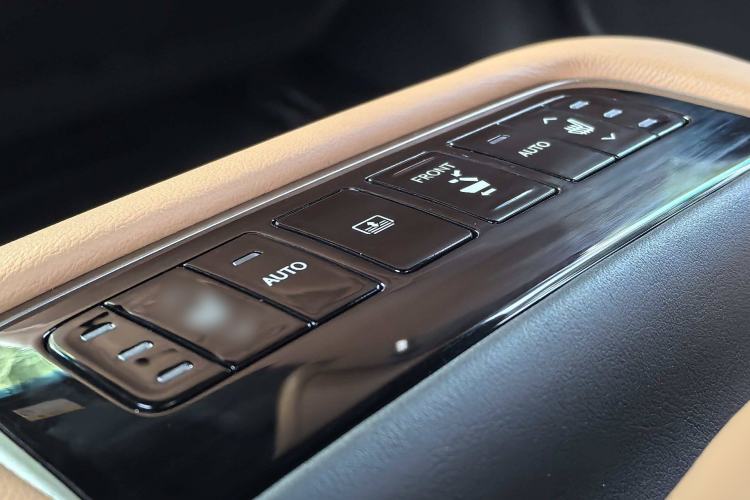Used Lexus LS 2021 500h Excellence Edition Interior 6