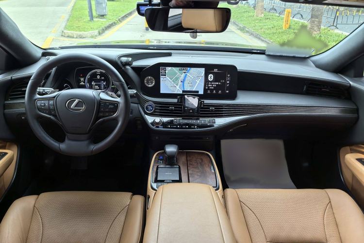 Used Lexus LS 2021 500h Excellence Edition Interior 9
