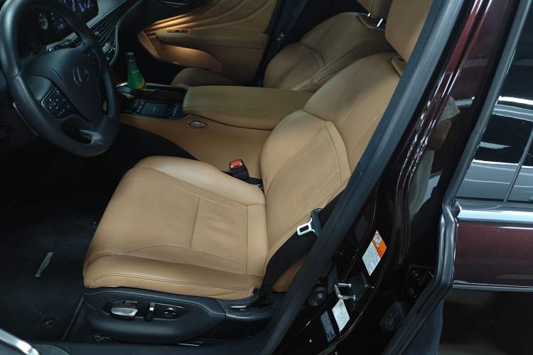 Used Lexus LS 2021 500h Excellence Edition Left Front Seat
