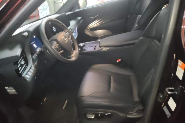 Used Lexus LS 2021 500h Excellence Edition Left Front Seat