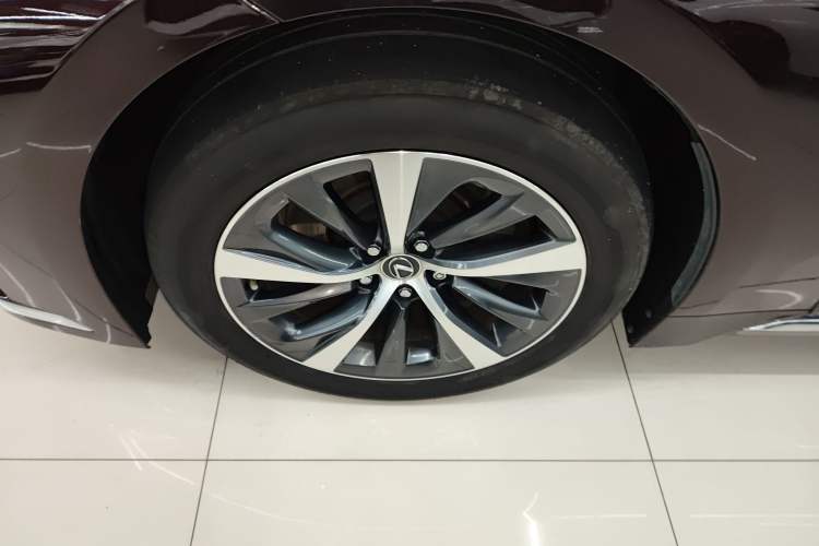 Used Lexus LS 2021 500h Excellence Edition Left Front Wheel Hub