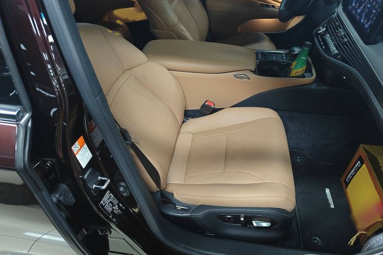 Used Lexus LS 2021 500h Excellence Edition Right Front Seat