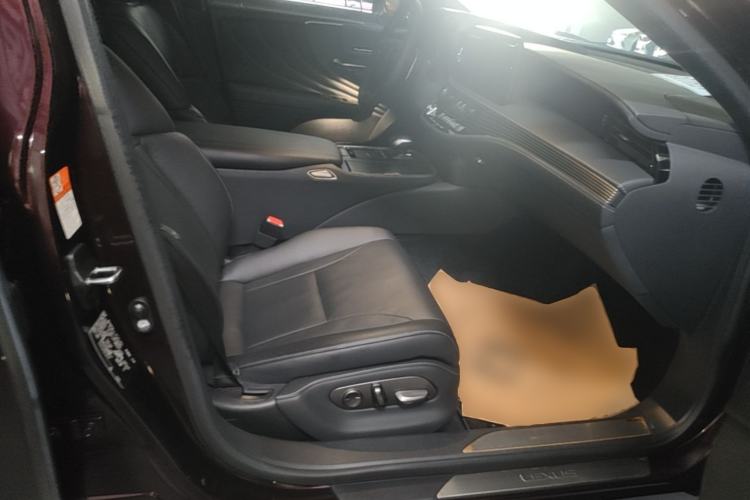 Used Lexus LS 2021 500h Excellence Edition Right Front Seat