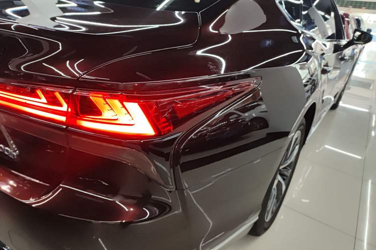 Used Lexus LS 2021 500h Excellence Edition Right Rear Taillight