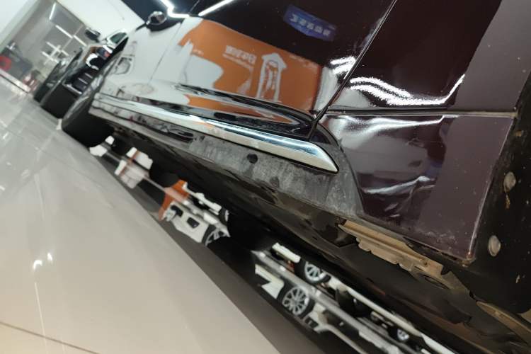 Used Lexus LS 2021 500h Excellence Edition Right Side Sill