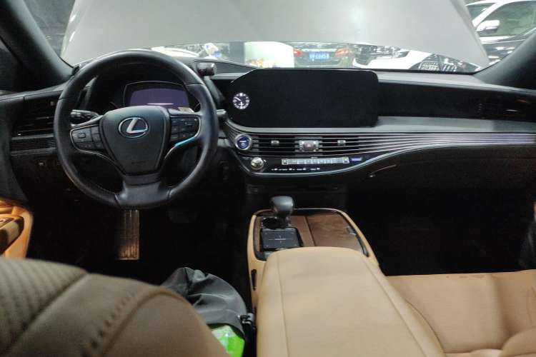 Used Lexus LS 2021 500h Excellence Edition Center Console