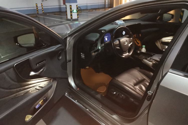 Used Lexus LS 2021 500h Excellence Edition Driver Seat