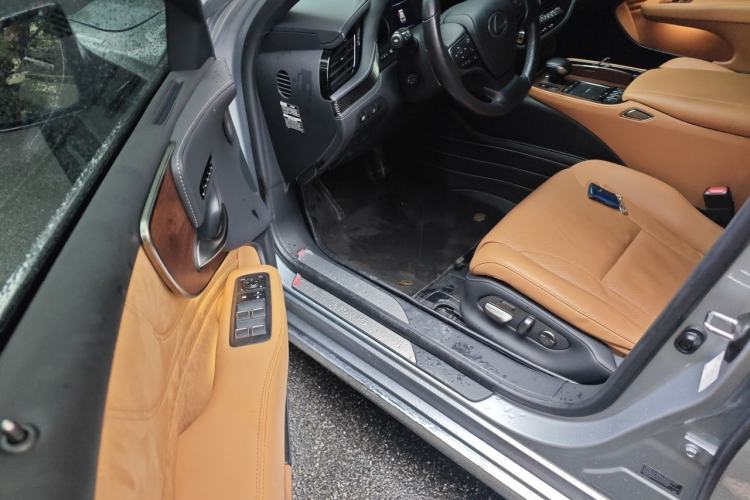 Used Lexus LS 2021 500h Excellence Edition Driver Seat