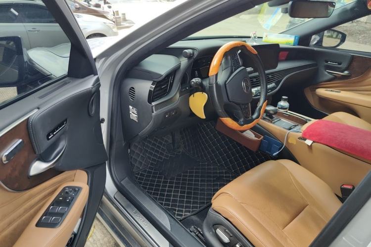 Used Lexus LS 2021 500h Excellence Edition Driver Seat