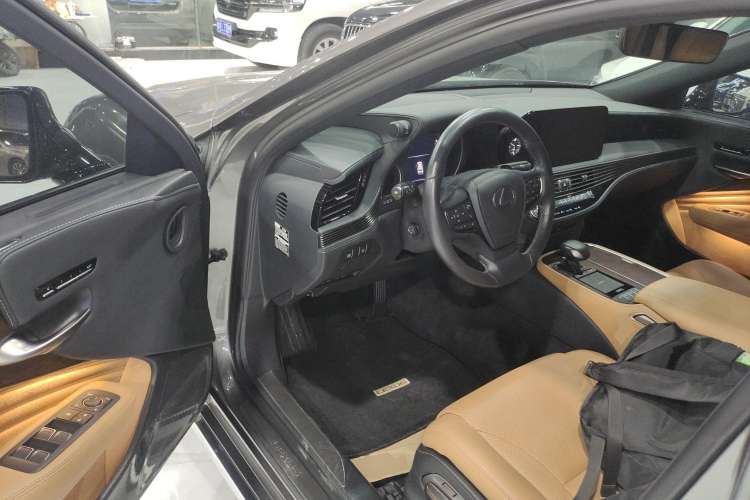 Used Lexus LS 2021 500h Excellence Edition Driver Seat