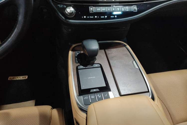 Used Lexus LS 2021 500h Excellence Edition Gear Lever