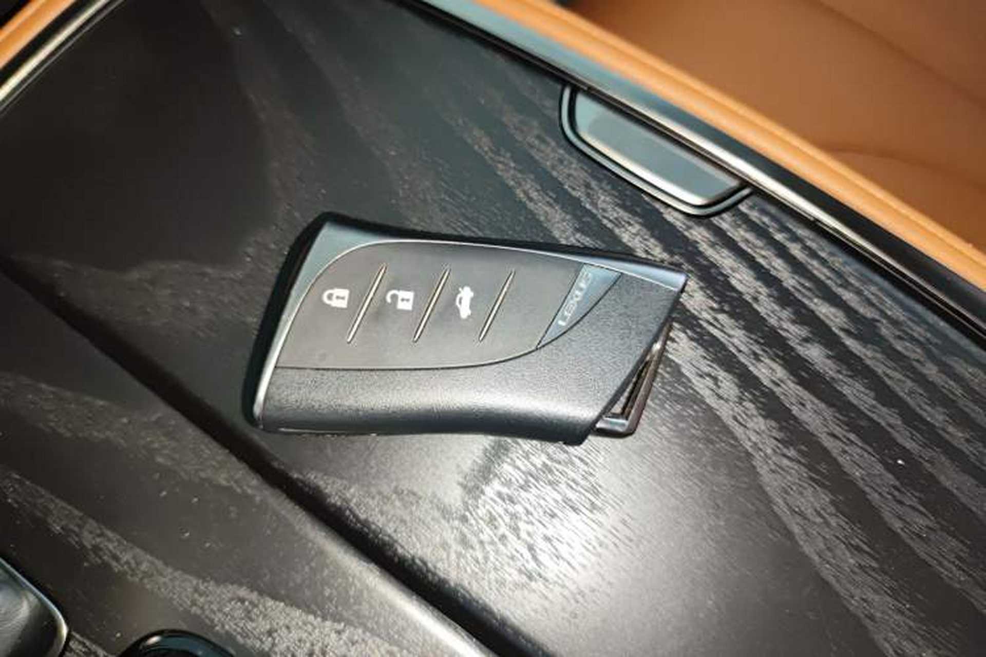 Used Lexus LS 2021 500h Executive Edition Interior 1