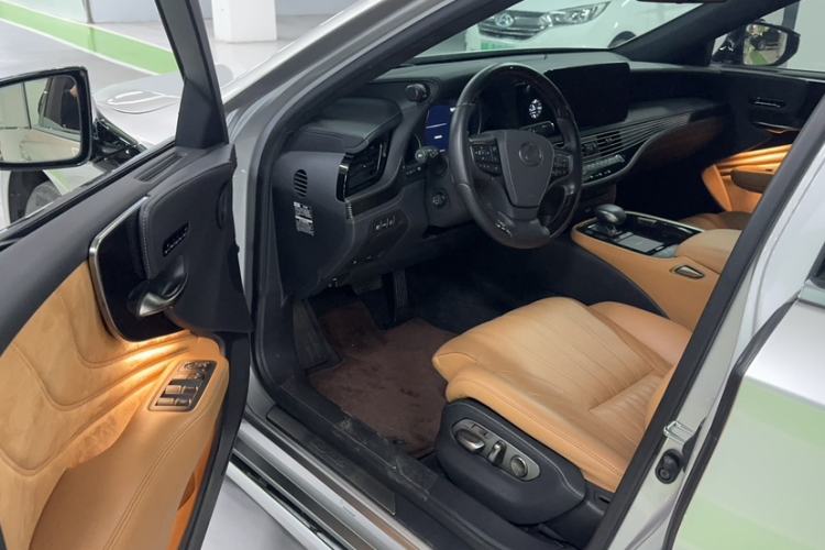 Used Lexus LS 2021 500h Luxury Edition Interior 1