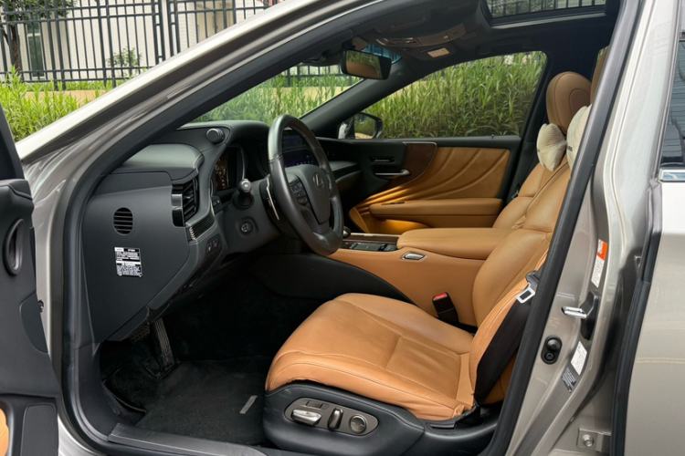 Used Lexus LS 2021 500h Excellence Edition Interior 2