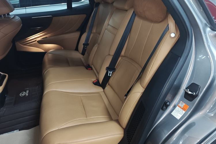 Used Lexus LS 2021 500h Excellence Edition Interior 4