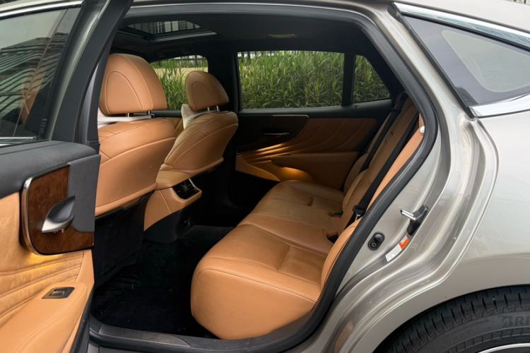 Used Lexus LS 2021 500h Excellence Edition Interior 5