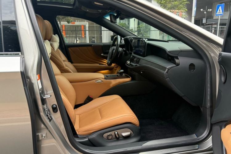 Used Lexus LS 2021 500h Excellence Edition Interior 8
