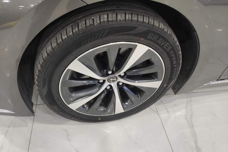 Used Lexus LS 2021 500h Excellence Edition Left Front Wheel Hub