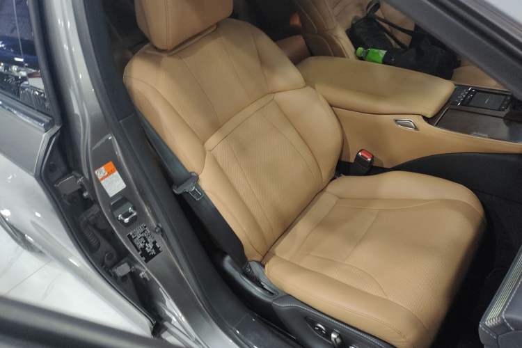 Used Lexus LS 2021 500h Excellence Edition Right Front Seat