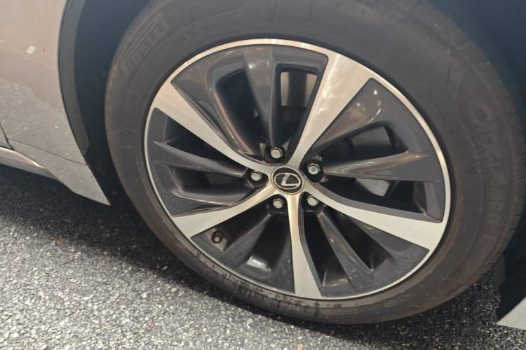 Used Lexus LS 2021 500h Excellence Edition Right Front Wheel Hub
