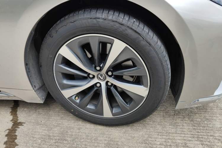 Used Lexus LS 2021 500h Excellence Edition Right Front Wheel Hub