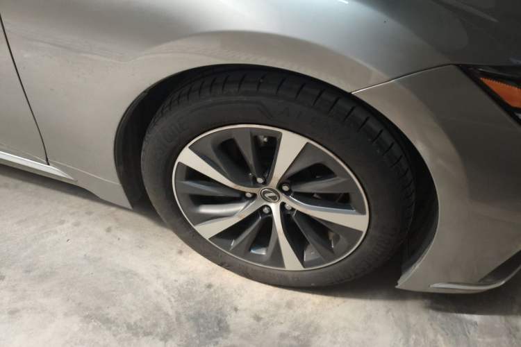 Used Lexus LS 2021 500h Excellence Edition Right Front Wheel Hub