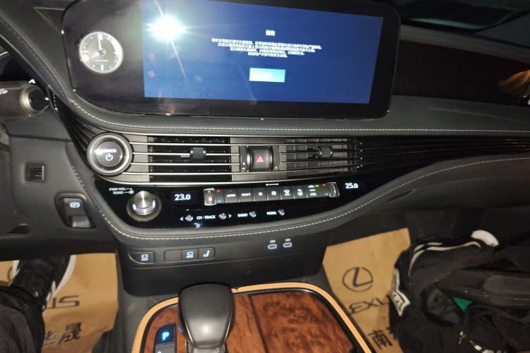 Used Lexus LS 2023 500h Excellence Edition Audio And AC Panel