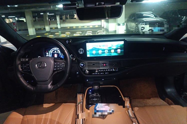 Used Lexus LS 2023 500h Luxury Edition Center Console