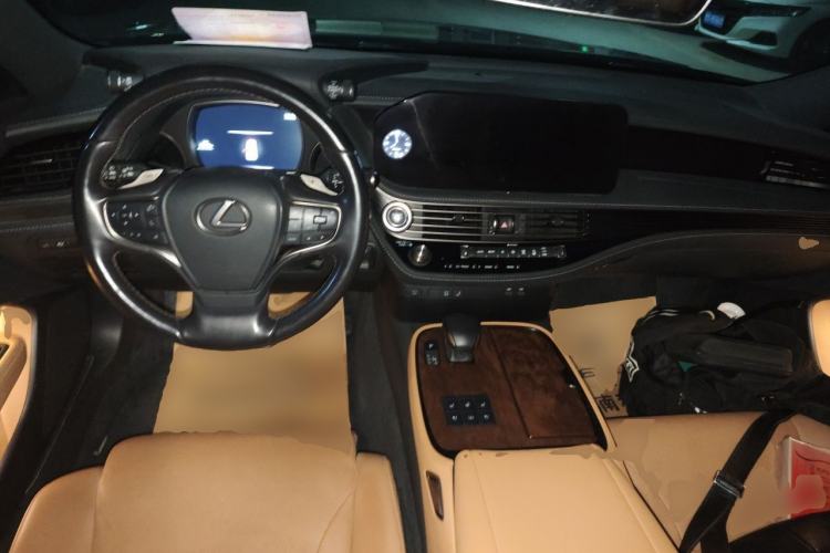 Used Lexus LS 2023 500h Excellence Edition Center Console