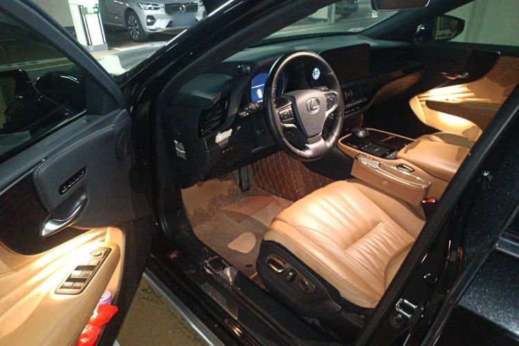 Used Lexus LS 2023 500h Luxury Edition Driver Seat