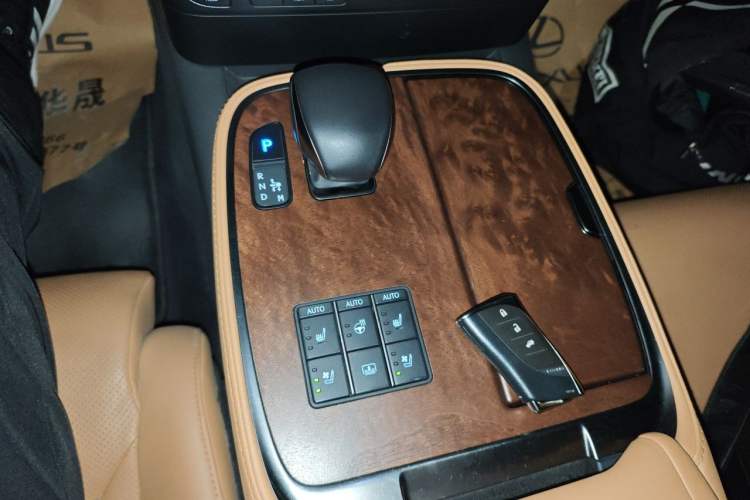 Used Lexus LS 2023 500h Excellence Edition Gear Lever