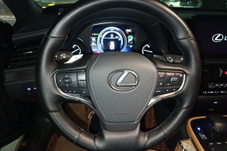 Used Lexus LS 2023 500h Luxury Edition Steering Wheel