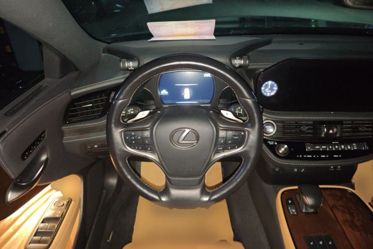 Used Lexus LS 2023 500h Excellence Edition Steering Wheel