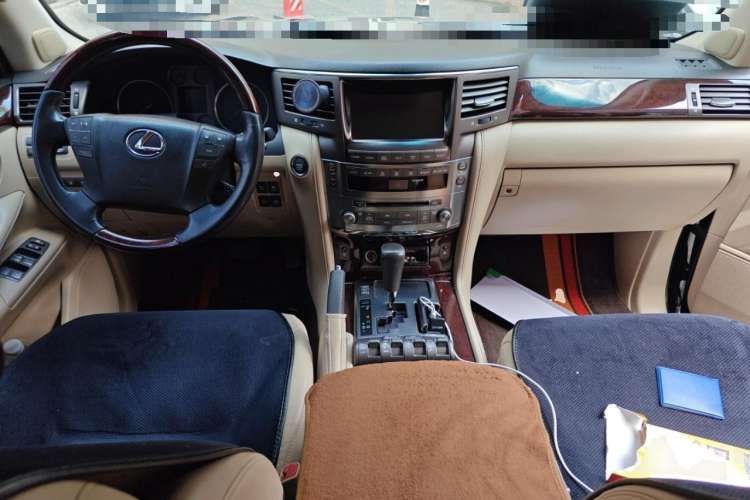 Used Lexus LX 2009 570 Center Console