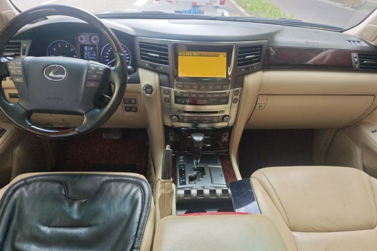 Used Lexus LX 2009 570 Center Console