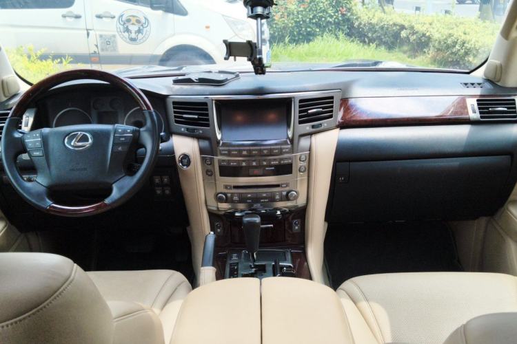 Used Lexus LX 2009 570 Center Console