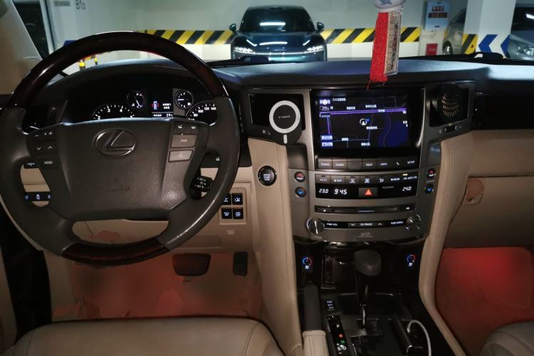 Used Lexus LX 2009 570 Center Console